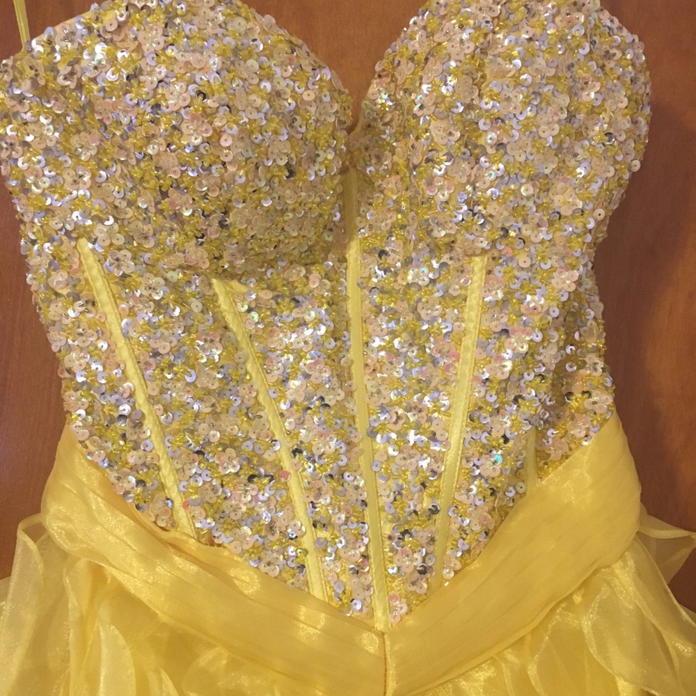 🎉Sale🎉Atiana’s Yellow Prom - Picture 2 of 4
